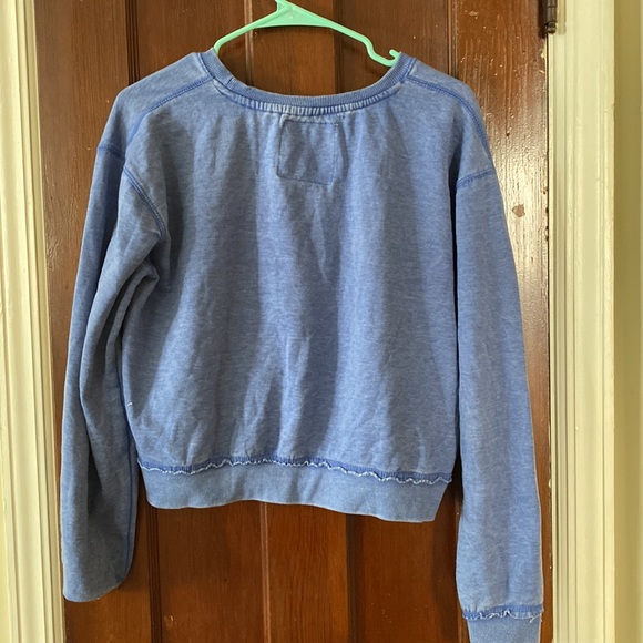 Cropped long sleeve blue “ain’t nobody but a homebody” top from US VINTAGE - Picture 2 of 4